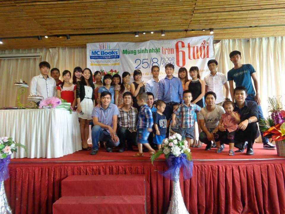 PARTY SINH NHAT MCBOOKS TRON 6 TUOI 001