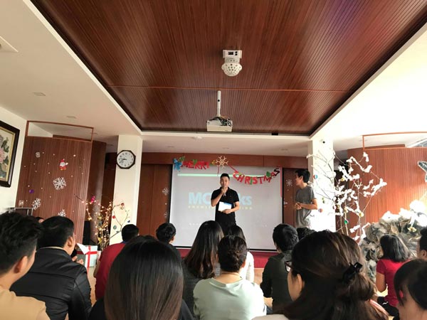 thuong nong nhan vien suat sac 01