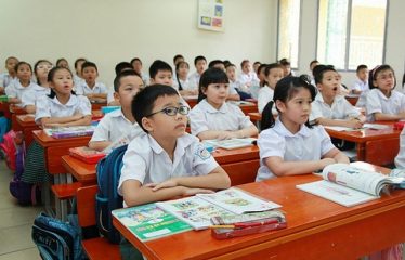 Sử dụng một bộ sách giáo khoa trên cả nước từ năm 2026- Ảnh 1. Chính phủ yêu cầu Bộ GD-ĐT bảo đảm cung cấp một bộ sách giáo khoa thống nhất toàn quốc sử dụng từ năm học 2026-2027